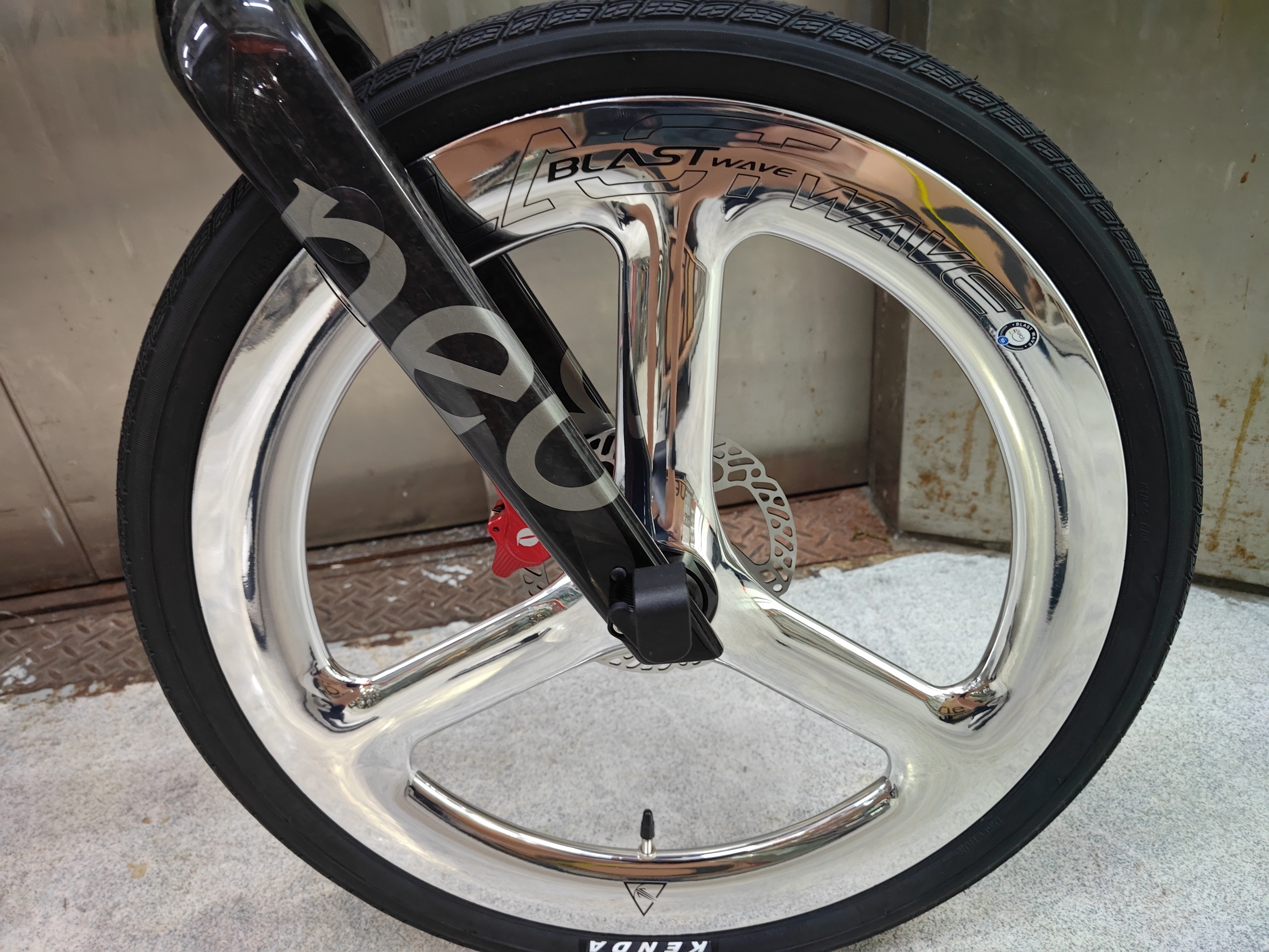 blast wave 3-spoke carbonwheelset  (JAVA-NEO)