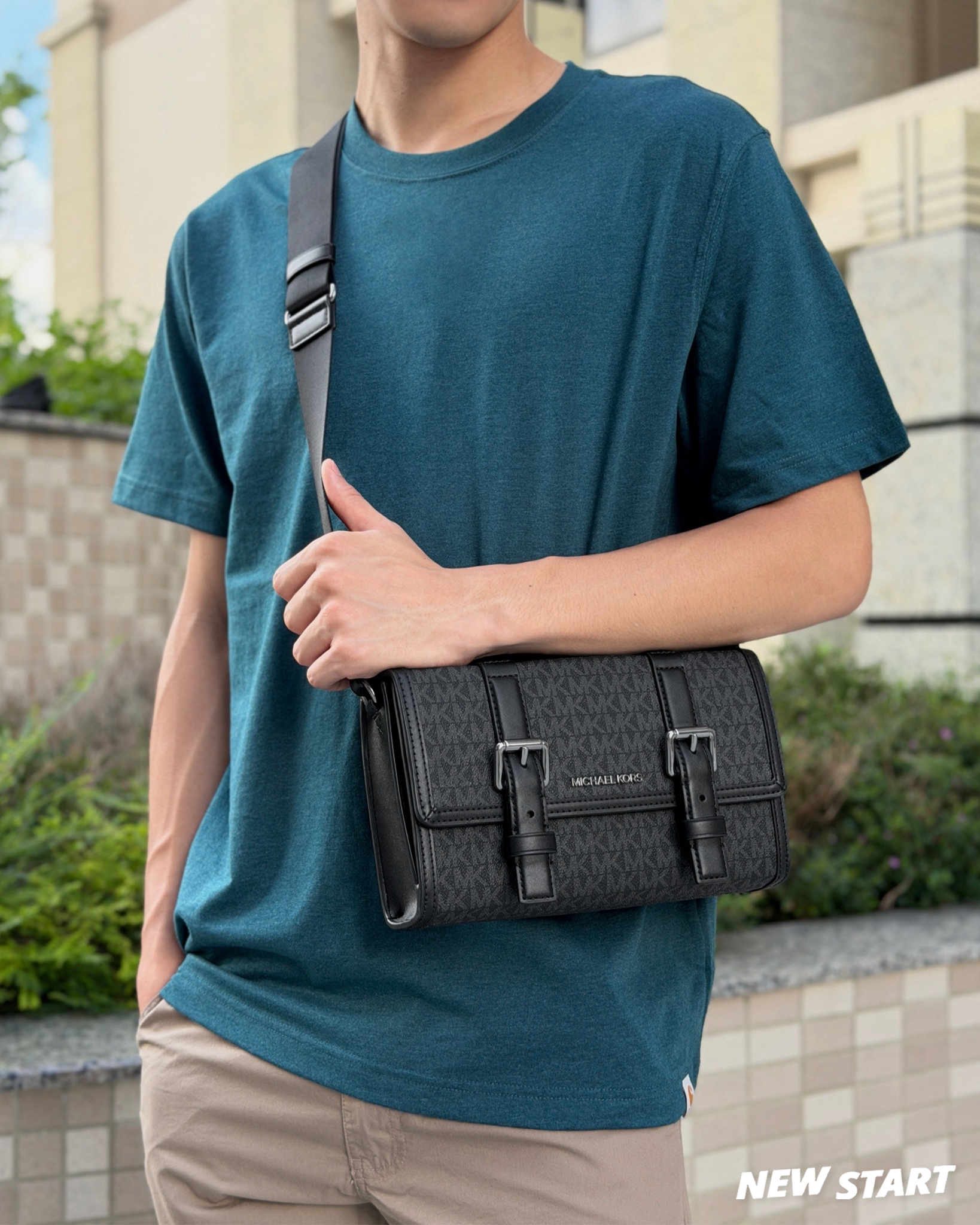 Michael Kors MK 經典滿版 磁扣 翻蓋式 斜背包 郵差包
