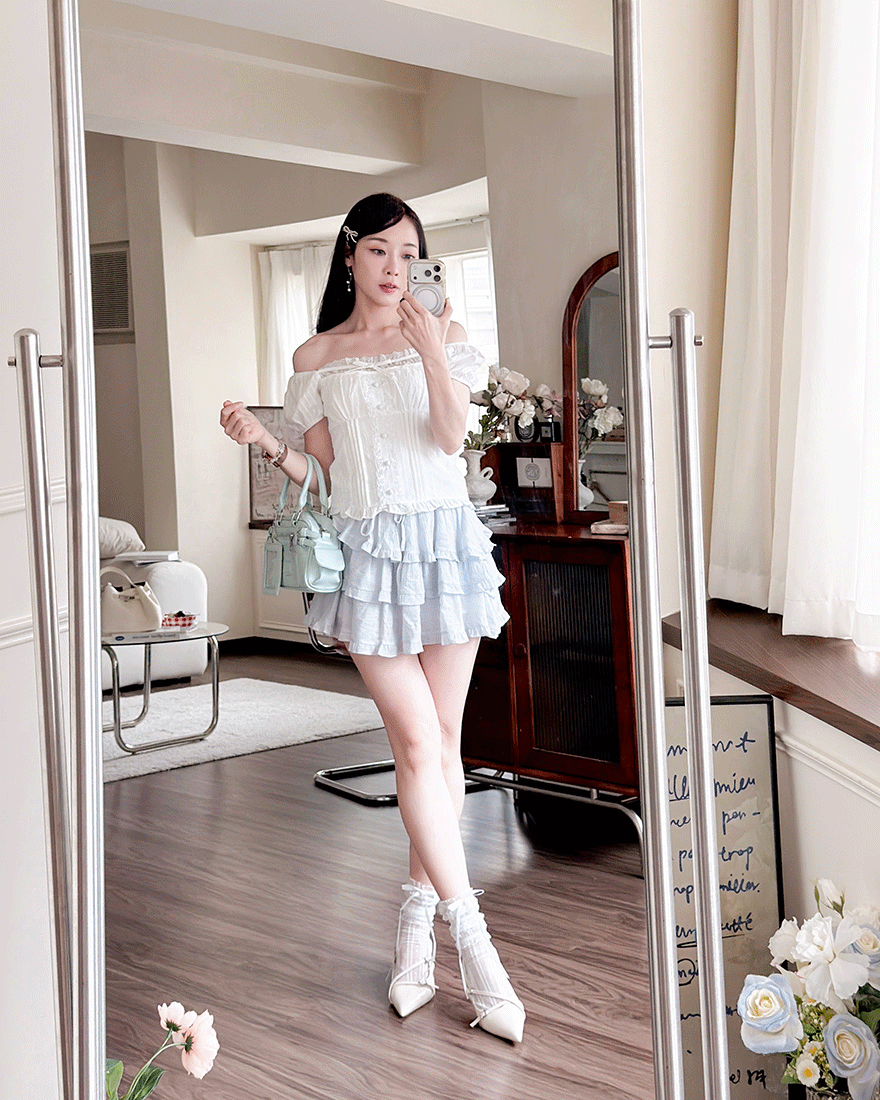 LINA LINA輕甜愛戀蕾絲荷葉透肌壓褶排釦上衣-純潔白
