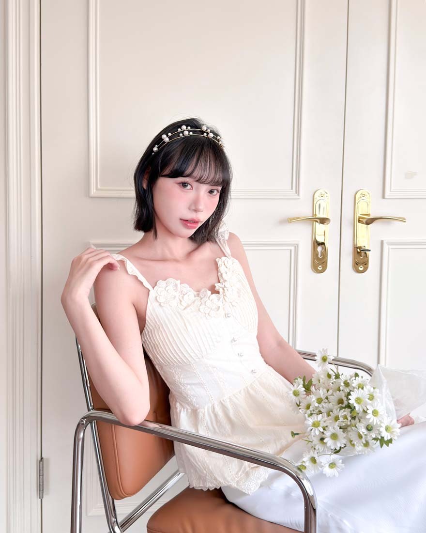 LINA LINA別緻眷戀立體花朵緹花刺繡排釦上衣-奶油杏