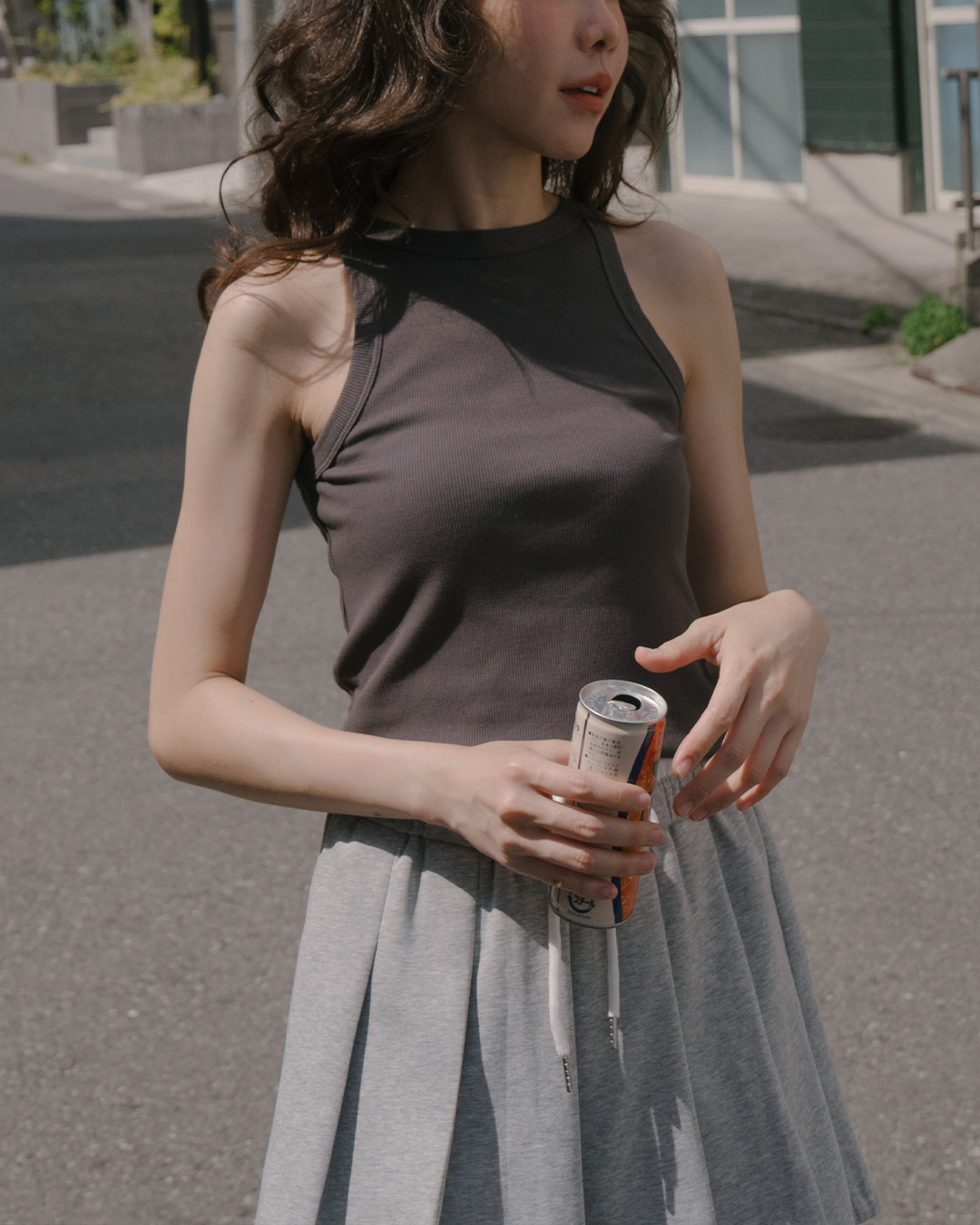 Simple, plain, fitted tank top with cropped shoulders. Available in six colors, sizes S/M.【01099570】in stock+pre-order