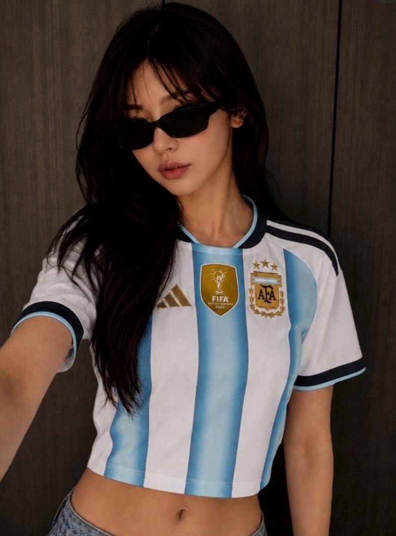 【Luxury】 現貨 Adidas 2026FIFA 世界盃 2026新款 足球 Afa H Jsy Crowd 藍白 世界盃 阿根廷 主場復刻版 正常版  梅西 十號 情侶衣 運動套裝 球衣 梅度二開 帽子戲法 KA8125 KE5982