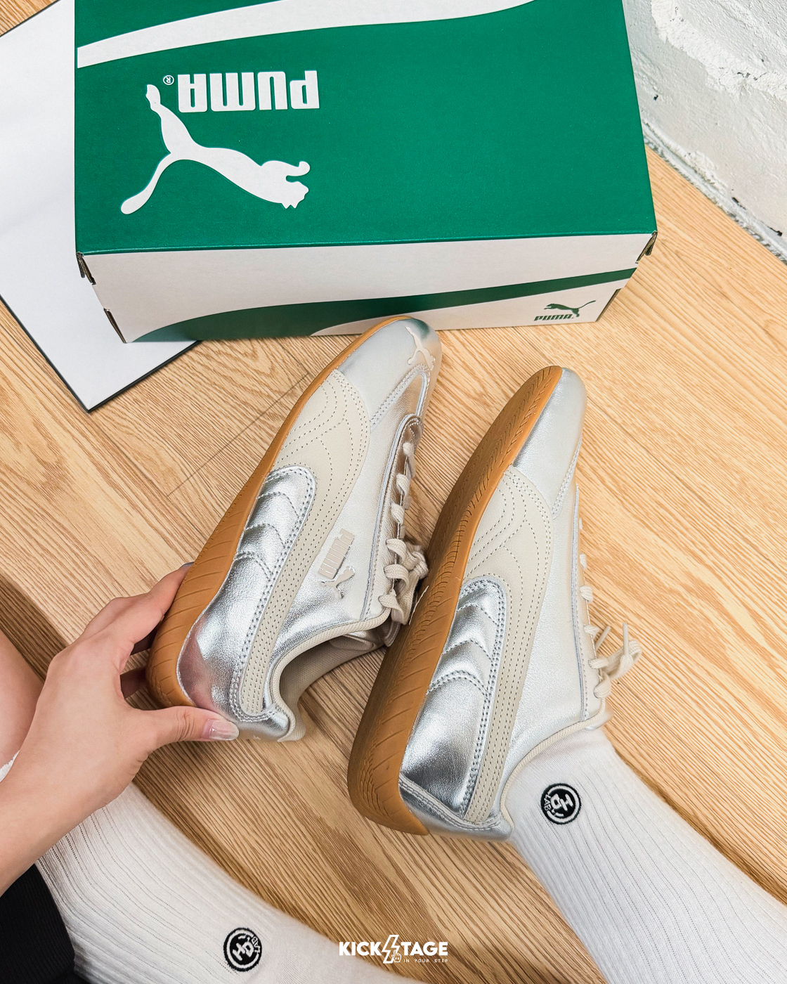 女鞋 PUMA W SPEEDCAT SILVER 銀米白 林愷倫同款 金屬 皮革 薄底 復古 休閒 賽車鞋【406881-02】
