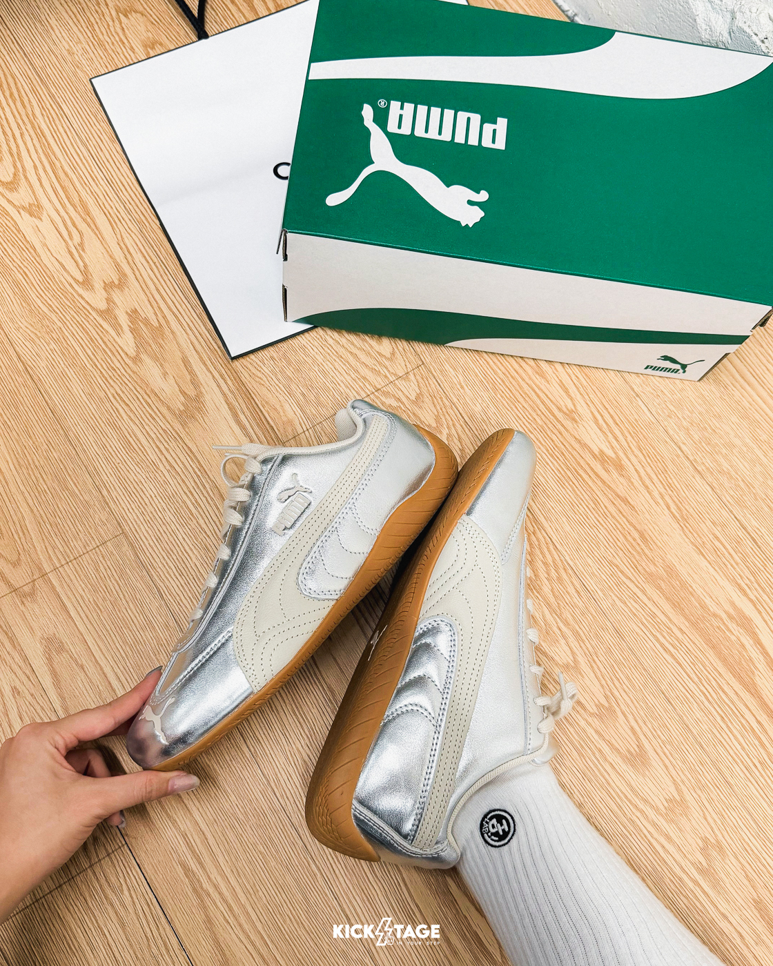 女鞋 PUMA W SPEEDCAT SILVER 銀米白 林愷倫同款 金屬 皮革 薄底 復古 休閒 賽車鞋【406881-02】