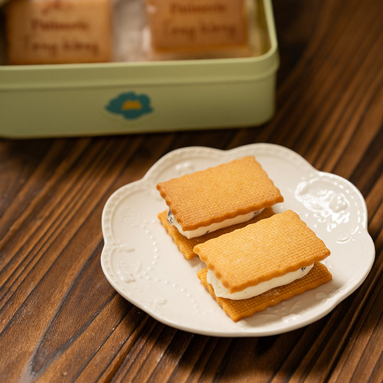 SB203 Iced Rum Raisin Cookies Sandwich