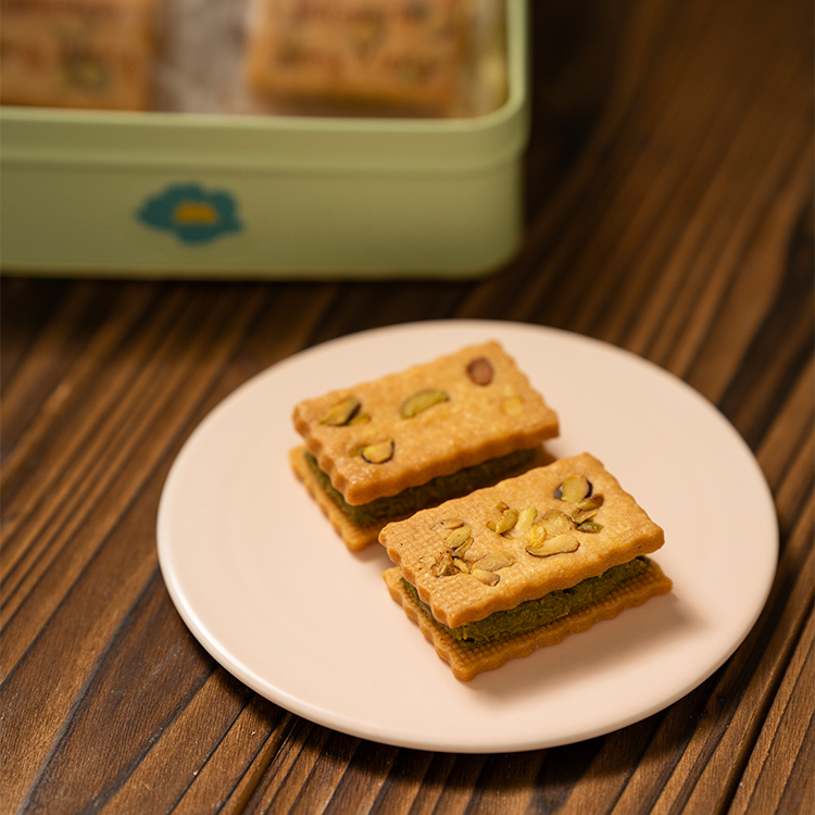 SB204 Iced Dubai Pistachio Cookies Sandwich