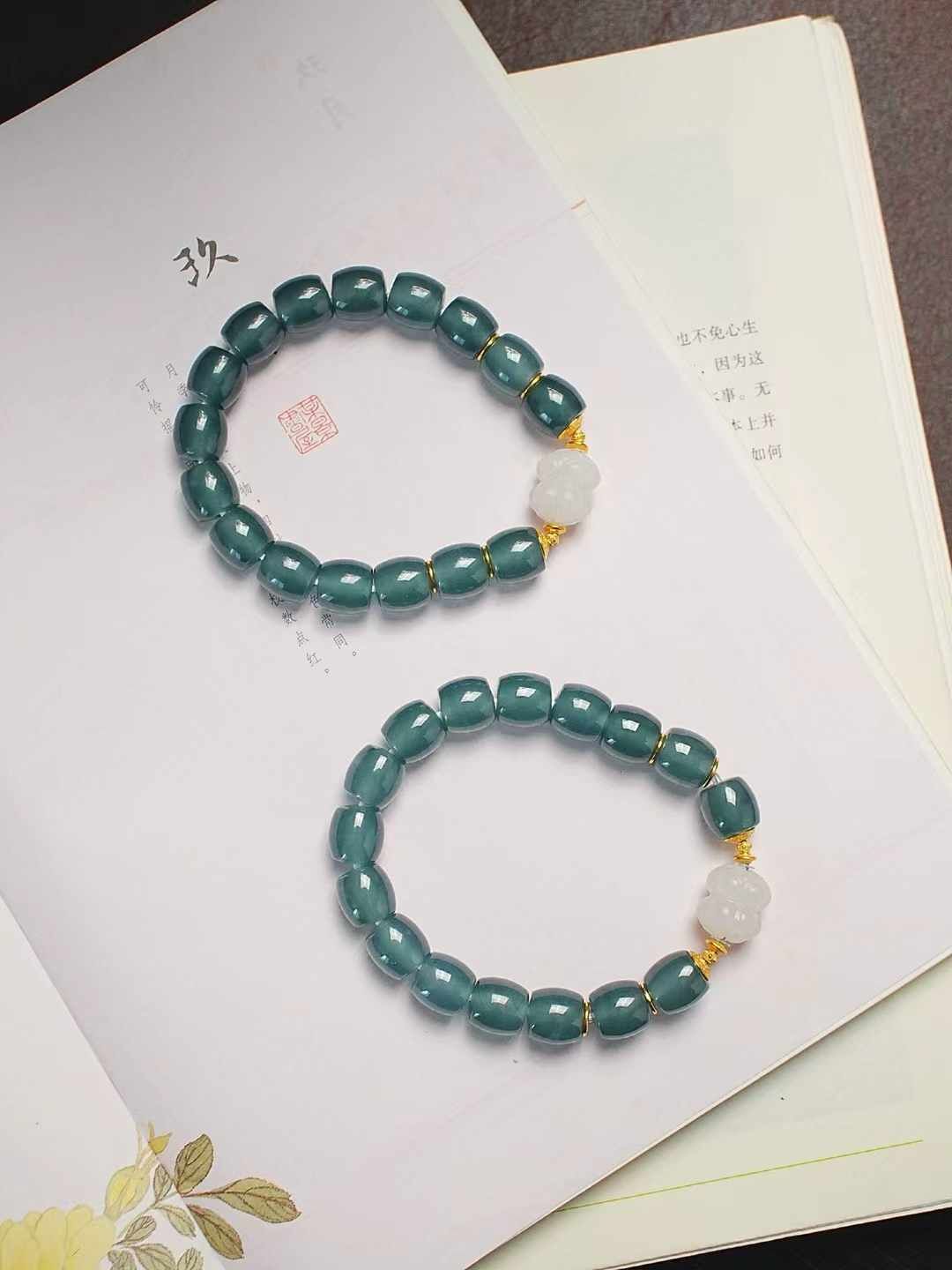 615824 翡翠冰藍水桶珠手串