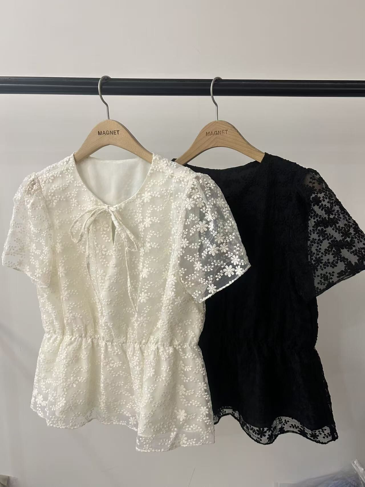 MN6302 蝴蝶結綁帶蕾絲刺繡上衣