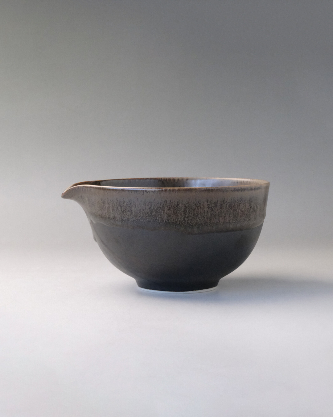 手工陶器 片口抹茶碗 煙燻金箔｜美濃燒