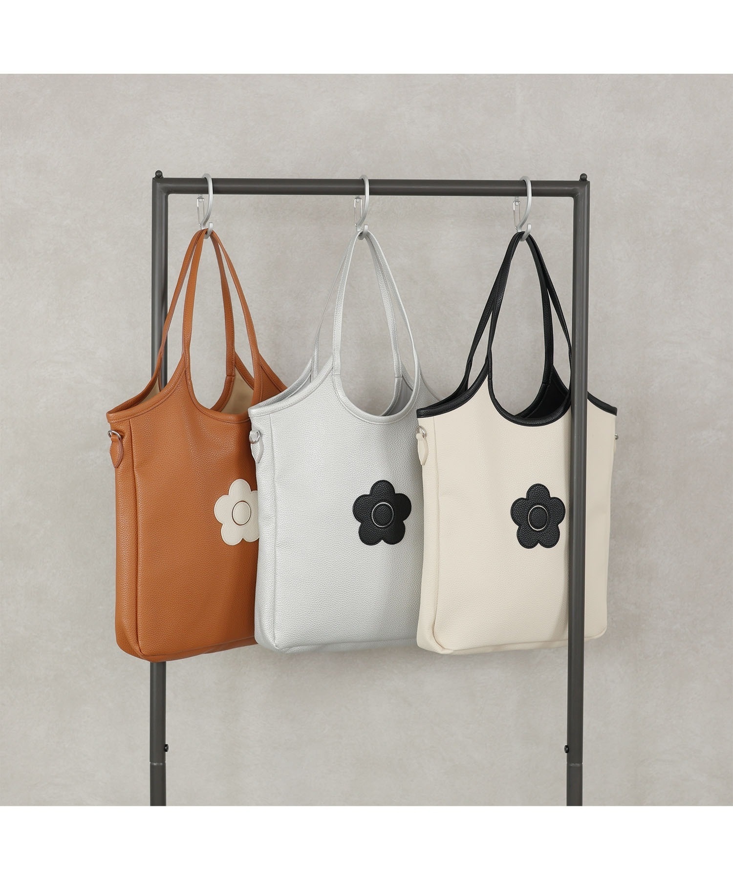 MARY QUANT / Daisy Patch Shrink Tote Bag