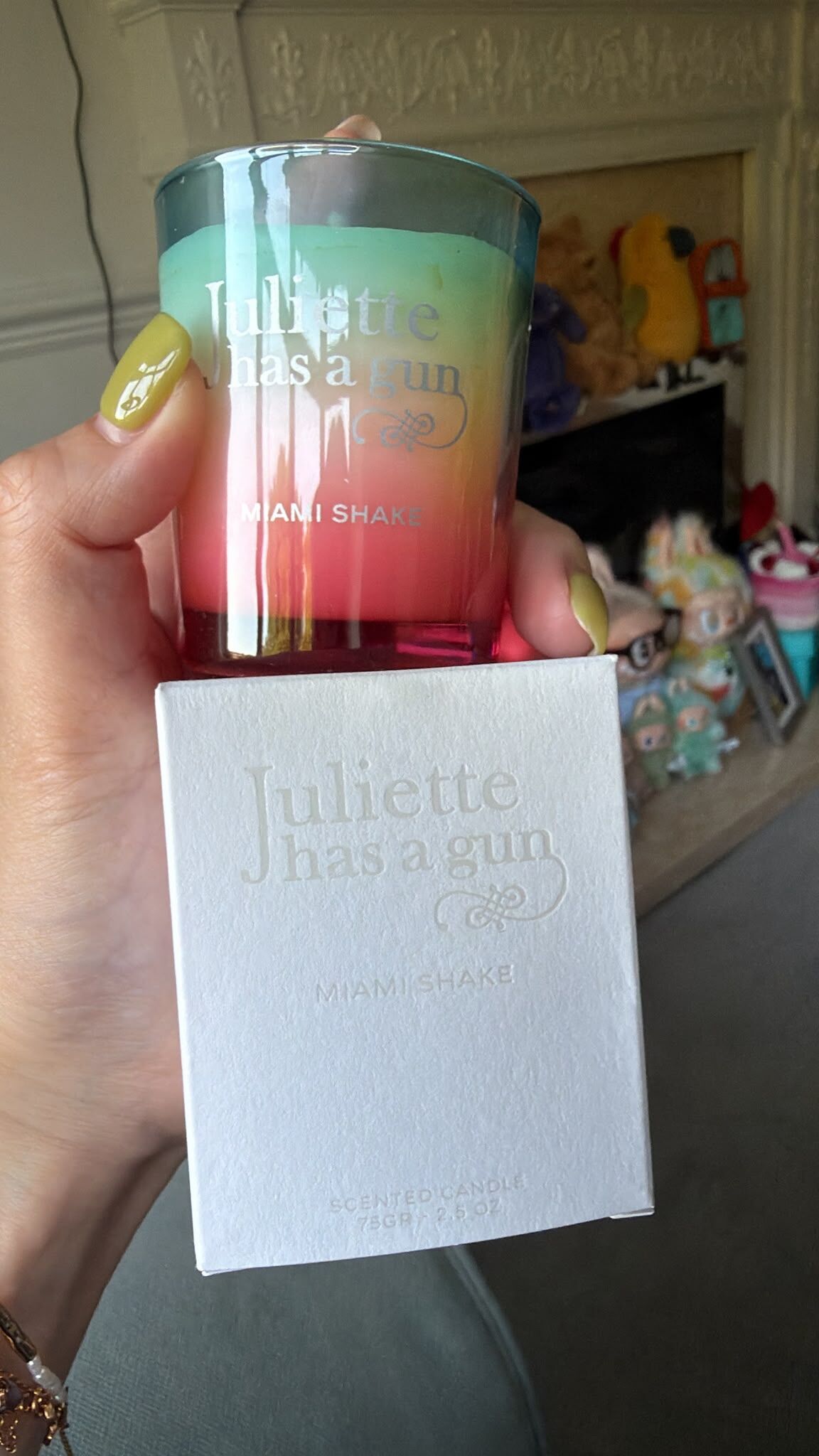 英國代購 24 法國沙龍香水品牌 Juliette Has A Gun（帶槍茱麗葉） 推出的 Miami Shake（草莓奶昔） 香氛蠟燭