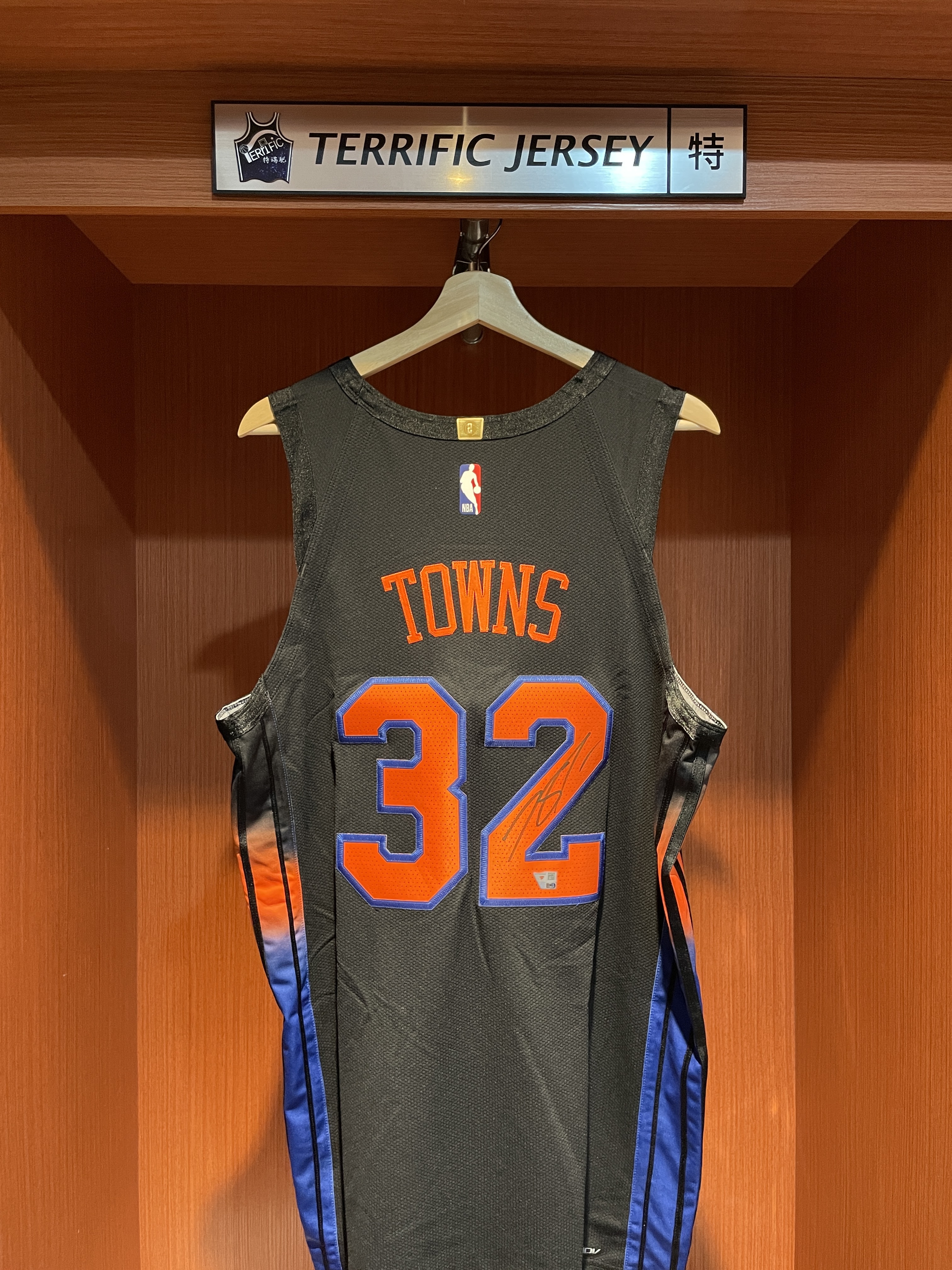 NBA球衣 親簽含認證 Karl-Anthony Towns 紐約尼克黑 Statement Jordan Authentic 球員版 電繡 Fanatics 官方雷射編號 全新