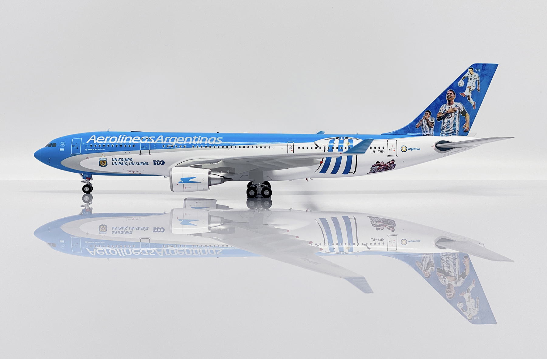 JCWINGS   1/200 阿根廷航空 A330-200 LV-FVH 阿根廷球星