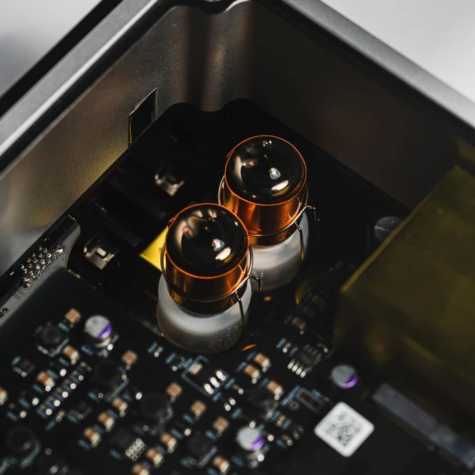 iFi Audio iDSD Phantom modes, Solid-State mode, Tube mode, Tube+ mode