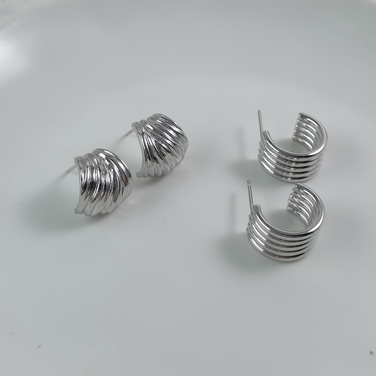 36255 寬版造型圈圈銀針耳環