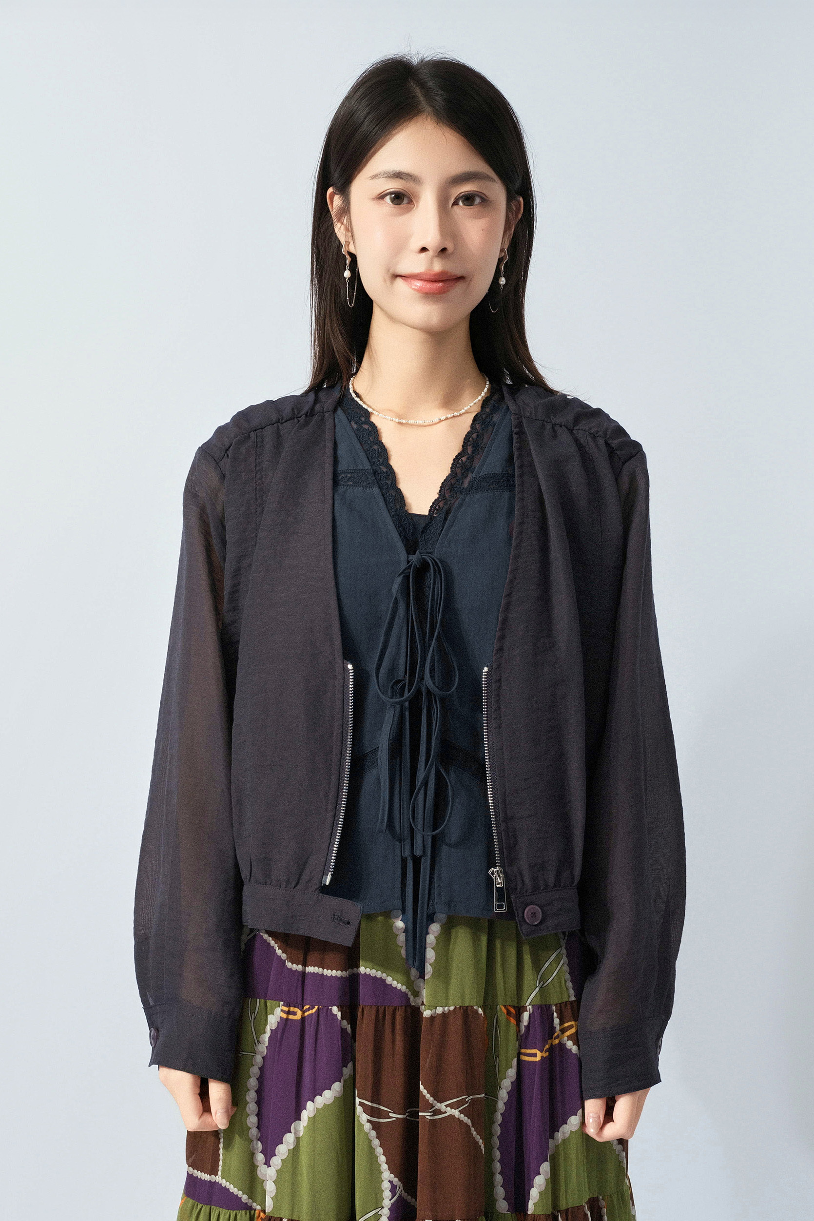 大V領小縐布拉鏈外套（預購產品）