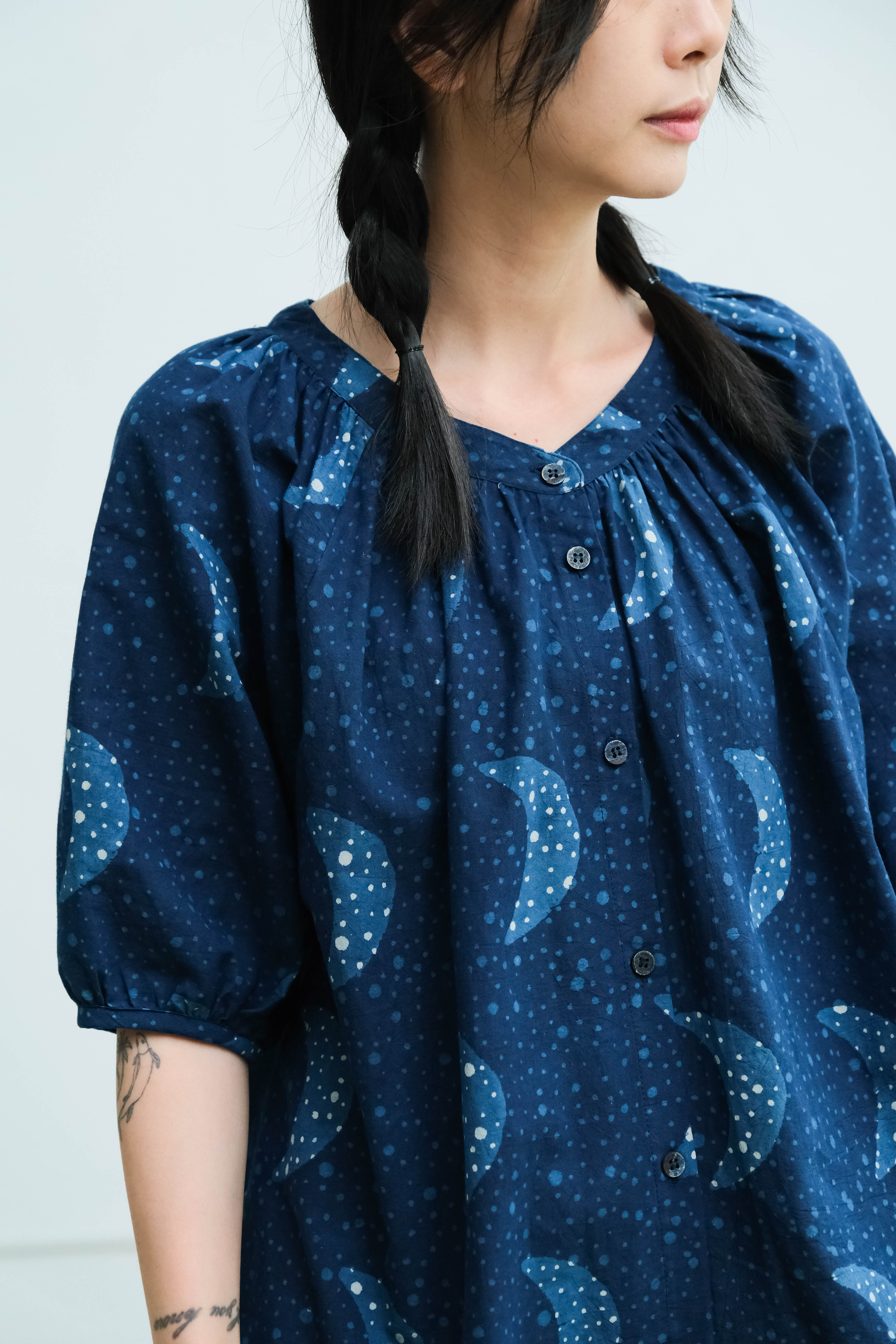 Kachua 小澎袖排釦上衣 星點月亮