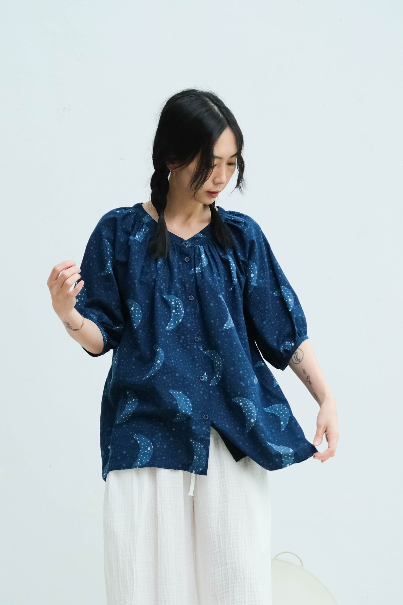 Kachua 小澎袖排釦上衣 星點月亮