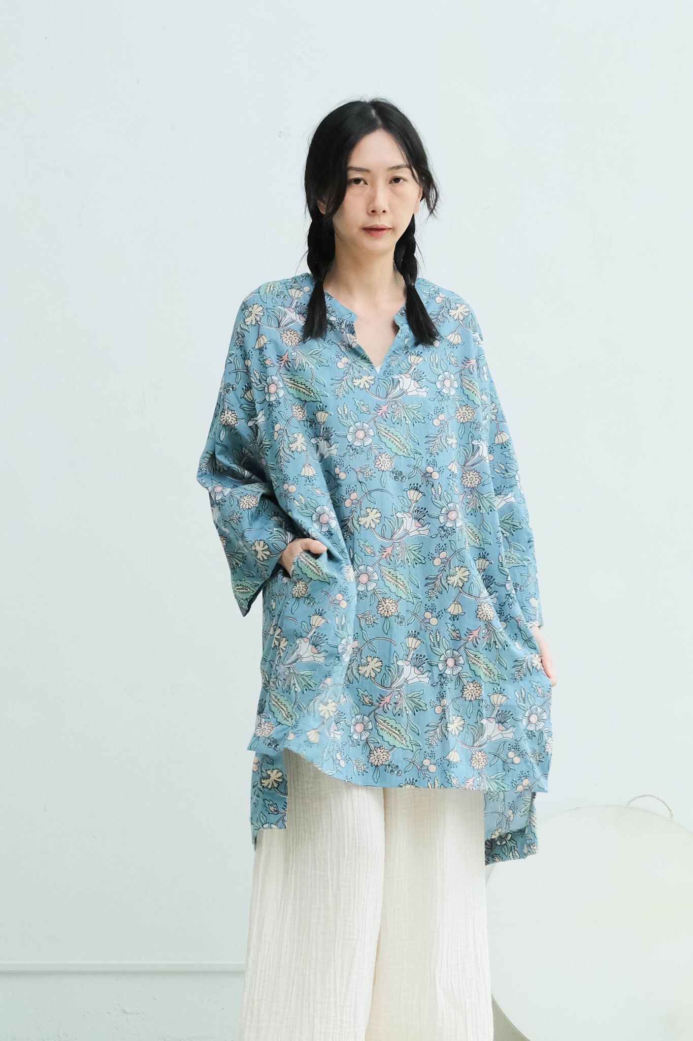 印度蓋染鑰匙領長上衣 / 巴里紗 淺藍花藤