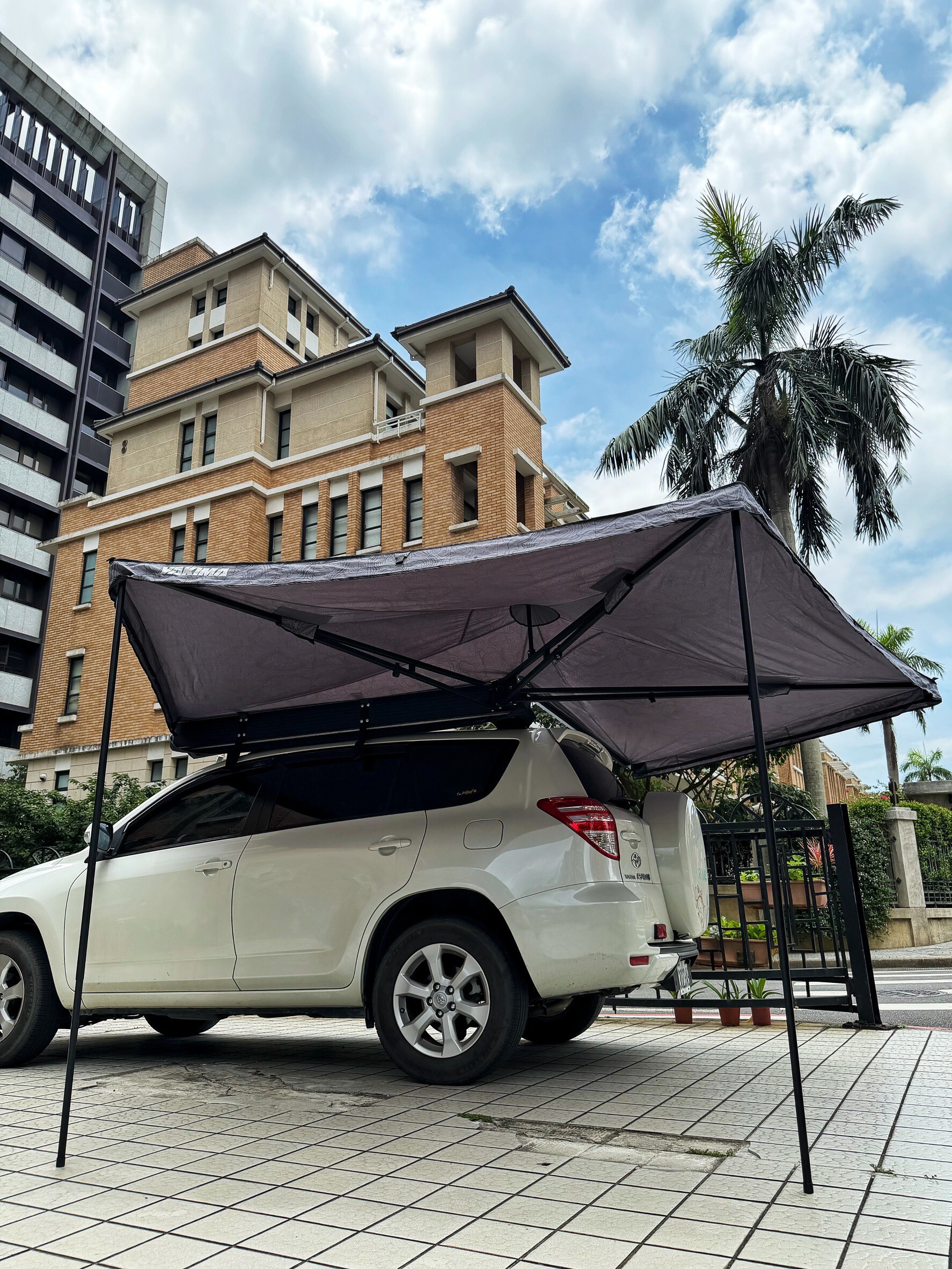 Toyota RAV4  3代/Yakima OverNout 270 扇形帳/蝙蝠帳 實裝