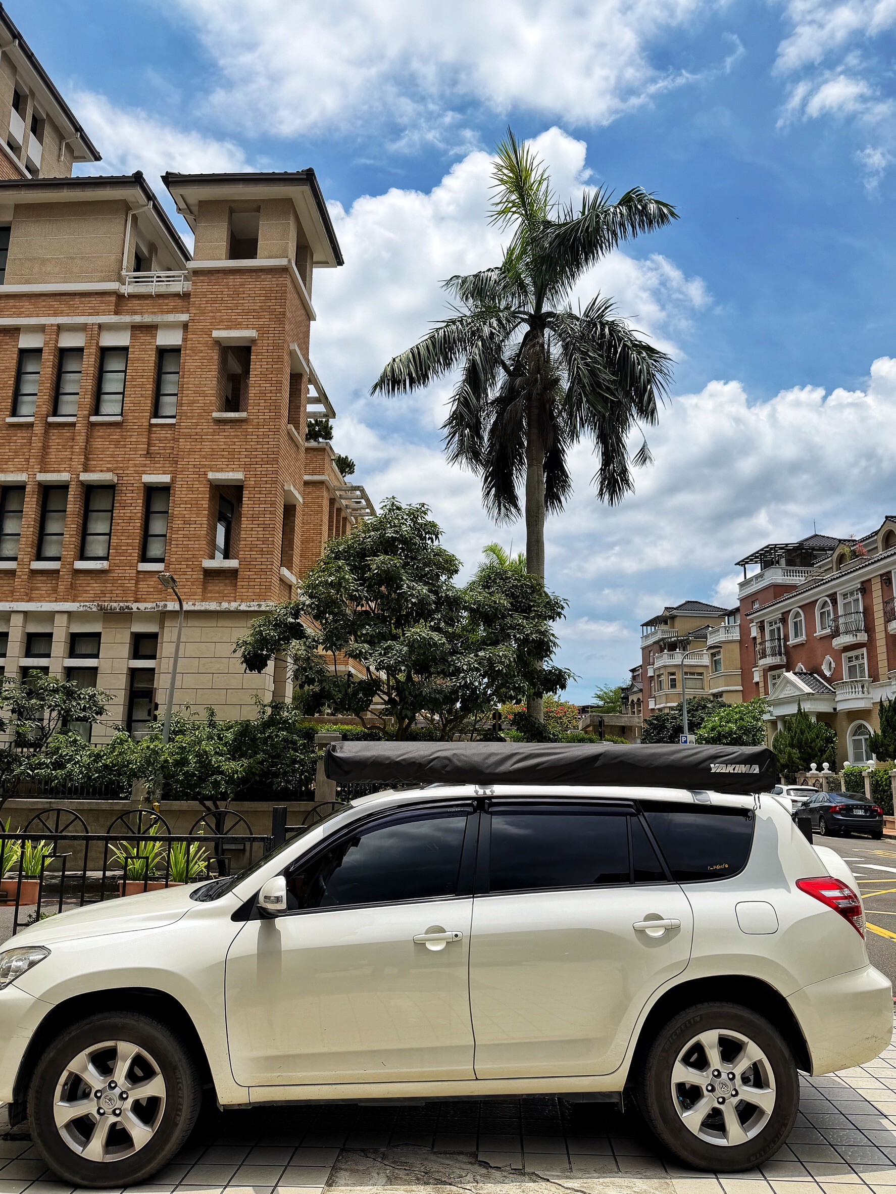 Toyota RAV4  3代/Yakima OverNout 270 扇形帳/蝙蝠帳 實裝