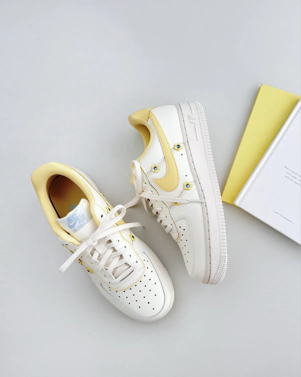 【逢甲 FUZZY】W Nike Air Force 1 "Sail Soft Yellow" 奶油黃 小花 國外限定 IW2348-170