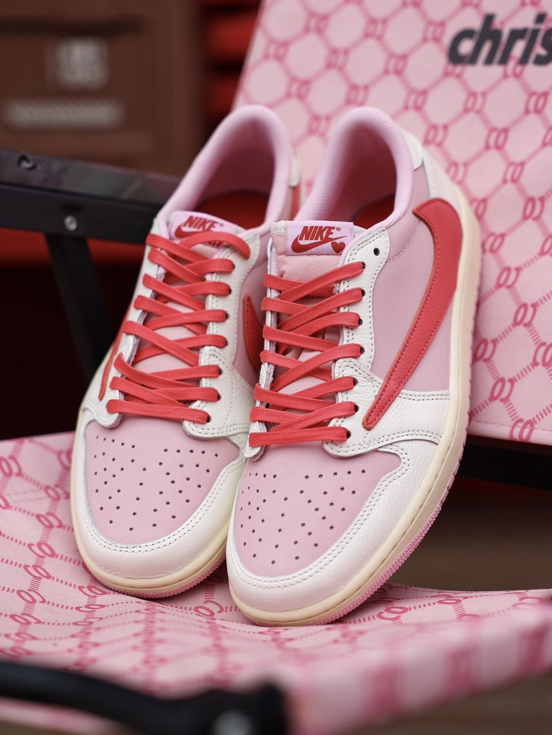 TRAVIS SCOTT X AIR JORDAN 1 LOW OG "SAIL TROPICAL PINK" 桃粉 倒勾 男鞋