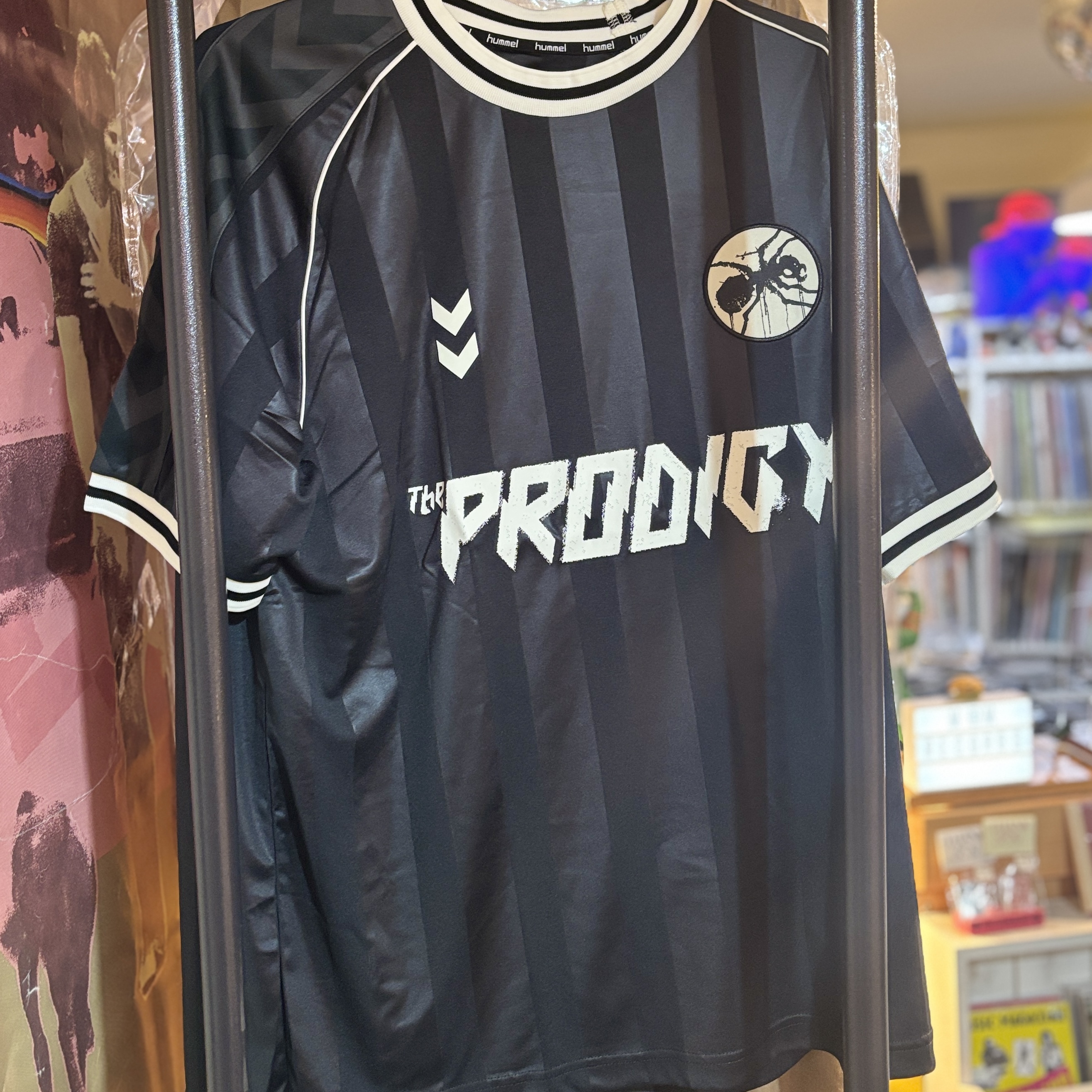 限量The Prodigy x Hummel 足球衫