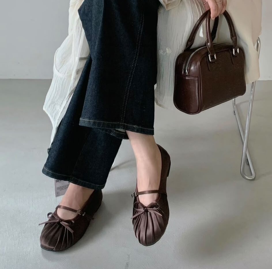 AC03 #1061  平底蝴蝶 偏細 SIZE:230-250 $499