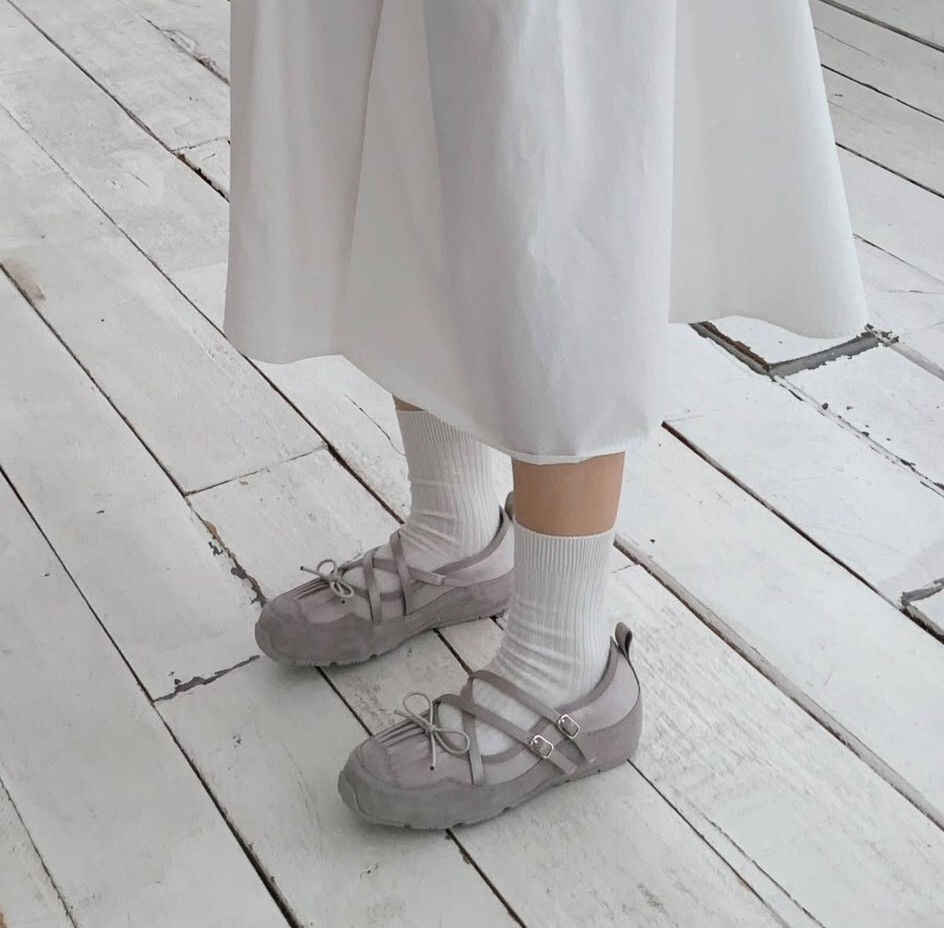 AC04 #1057  平底  偏細 SIZE:230-250 $529
