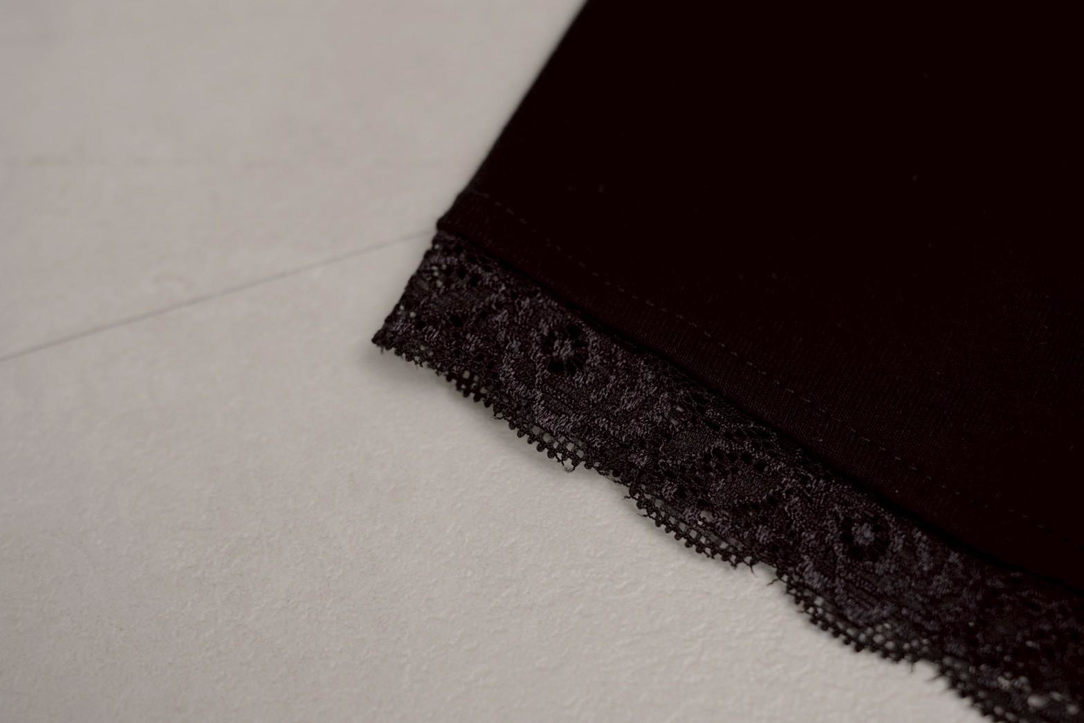 刺繡字母蕾絲造型女短版T 19061