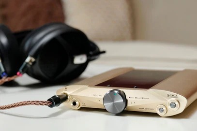 iFi Audio iDSD Valkyrie Bluetooth DAC four 5,000mAh lithium-ion batteries
