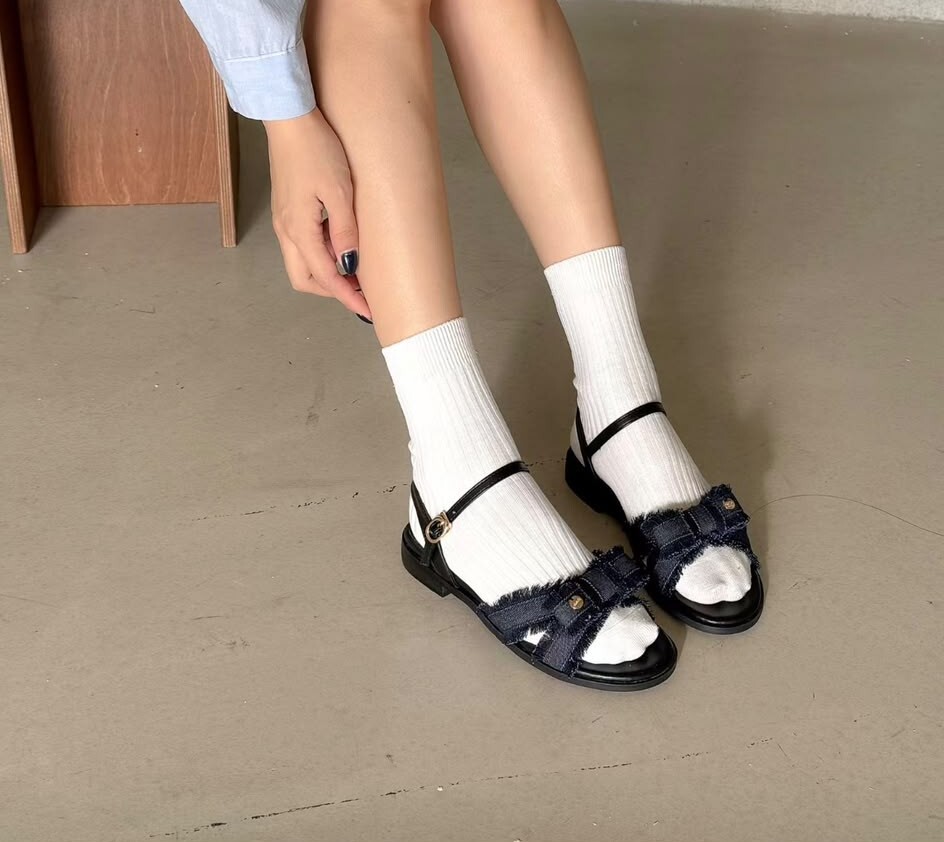 AC13 #1038 跟高1.5CM SIZE:230-250 $499