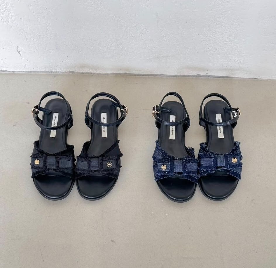 AC13 #1038 跟高1.5CM SIZE:230-250 $499