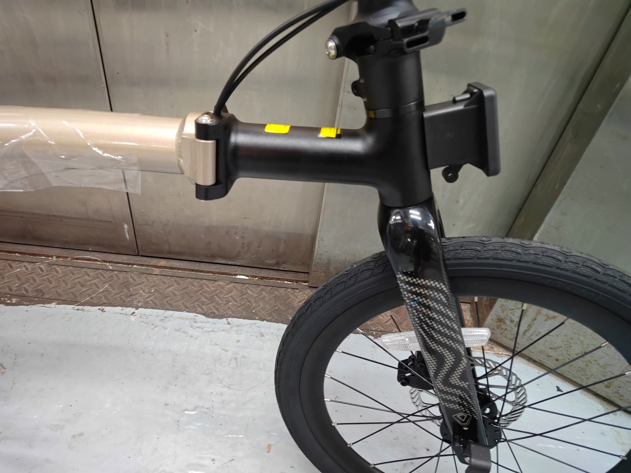 Shimano CUES 9速後變速細節特寫.jpg