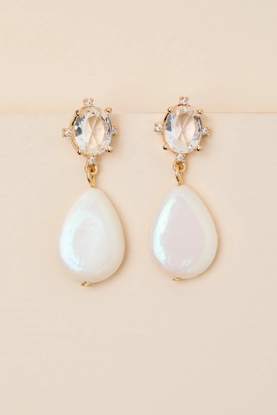 Glam Pearl白色湖泊珍珠黃銅水鑽耳環