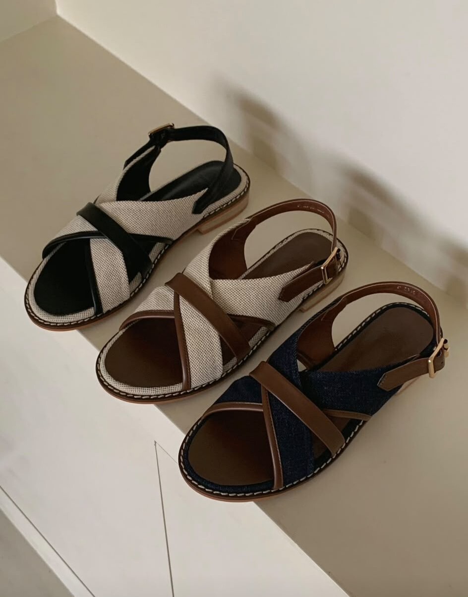 AC16 #2918 踭高2.5CM  偏細 SIZE:230-250 $509