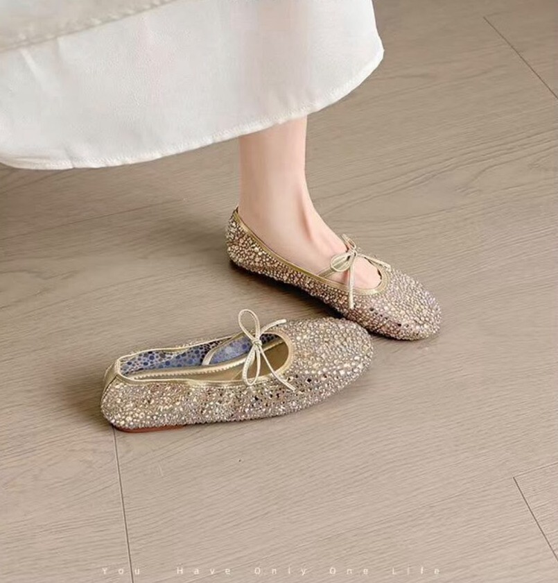 AC26 #1677  平底 足碼 SIZE :230-250 $599
