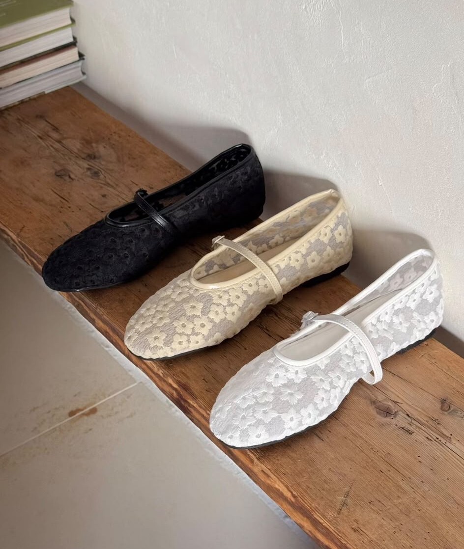 UL03  刺繡平底  偏細 SIZE:230-250 $499