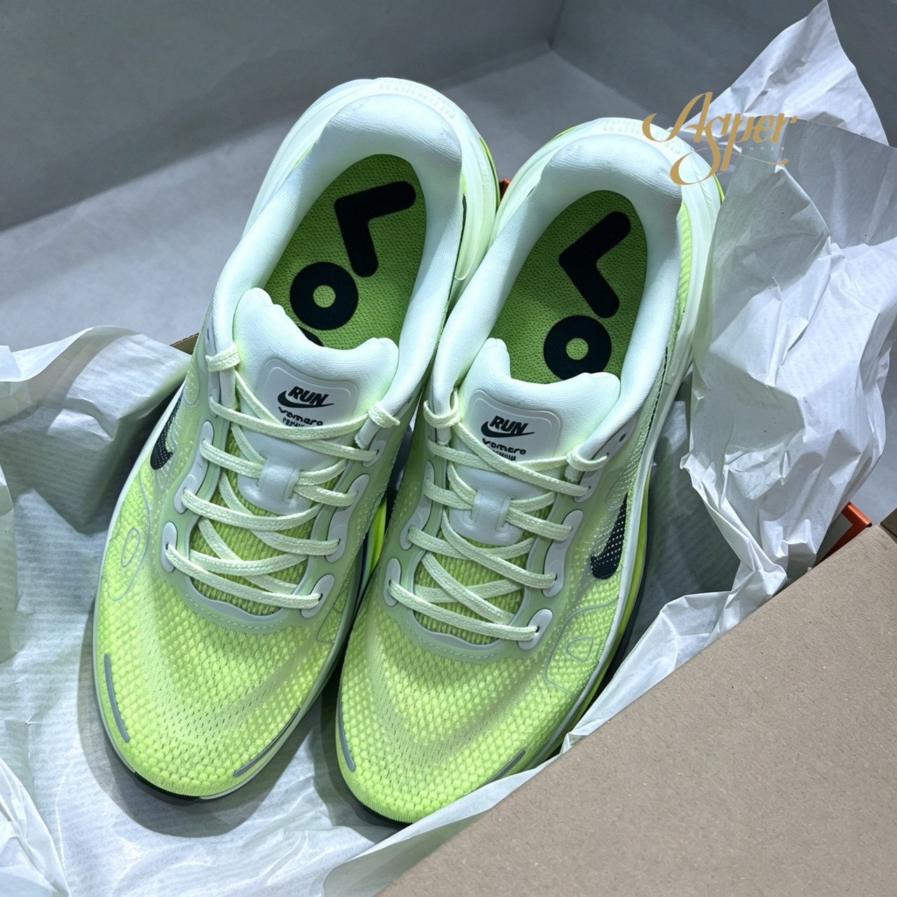 【官網限定】Nike Vomero Premium 螢光綠 厚底氣墊慢跑鞋 男 HQ2050-702 VI