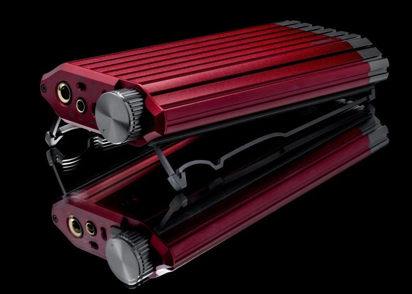 iFi Audio iDSD Diablo 2 Bluetooth DAC Headphone Amp can be placed horizontally