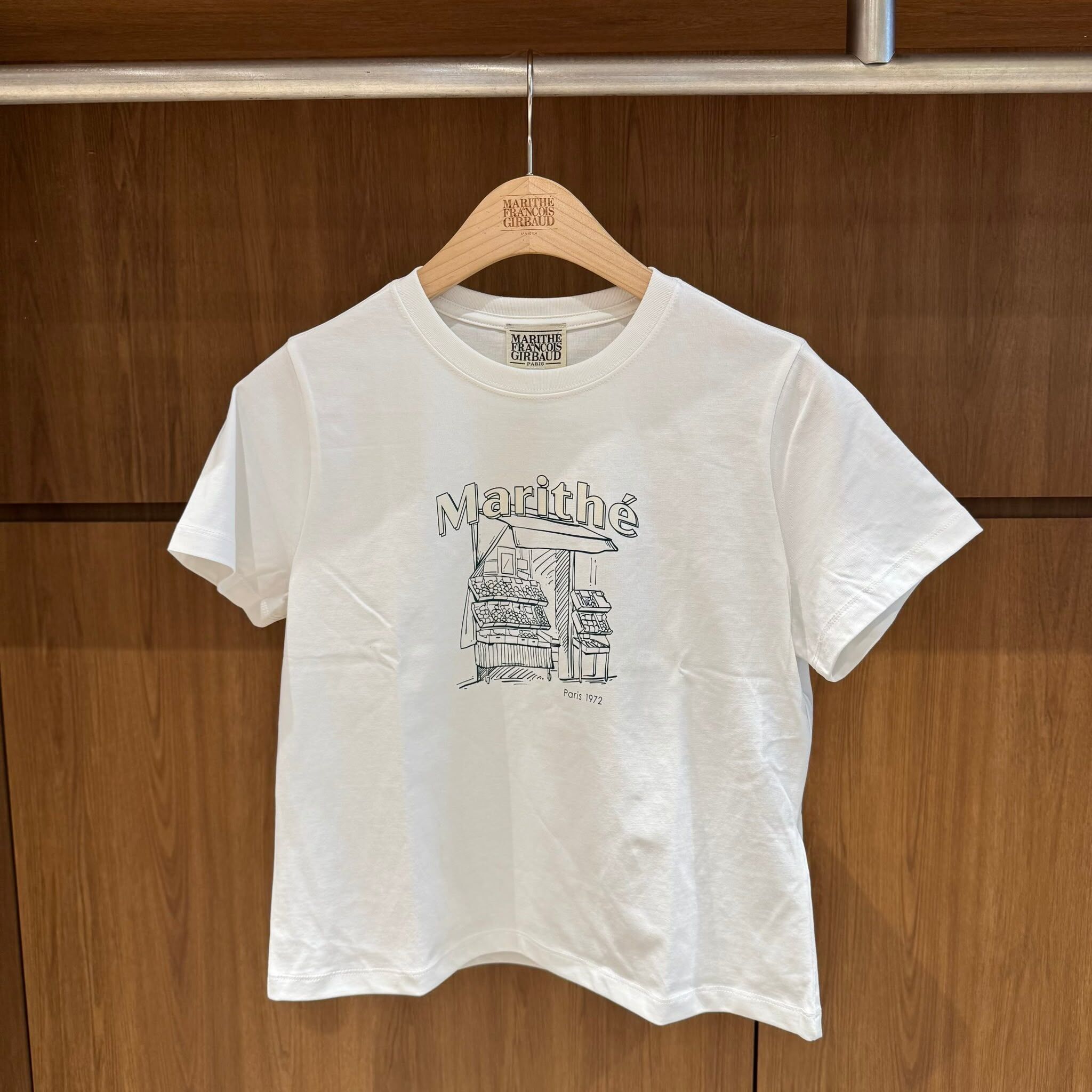 MARITHE FRANCOIS GIRBAUD (MFG)｜女生版 MFG46UTS119 [REGEN] W FRENCH FRUIT SHOP GRAPHIC TEE [2 colors]