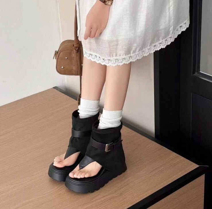 DD05 #7859(牛皮)  5cm 高 足碼Size : 225~250 $559