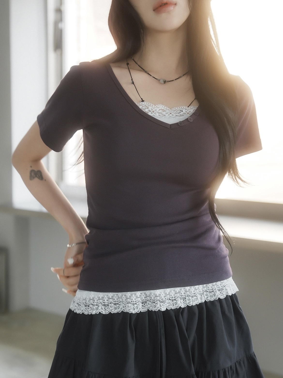 【網站預訂優惠】Button and V-neck Top