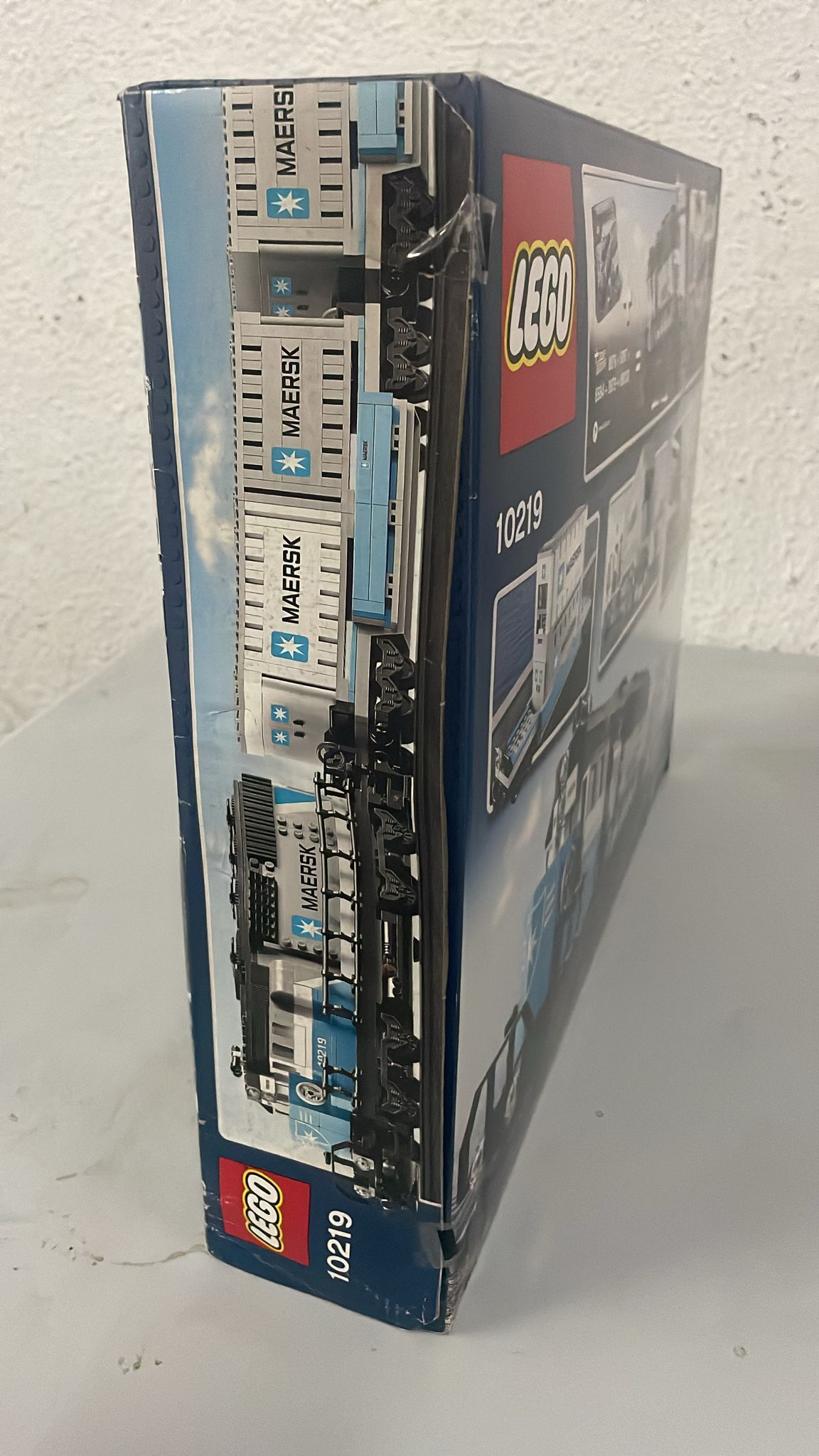 【已開封，外盒損壞,有壓紋, 殘盒不設退換】 LEGO Trains Maersk Train Set 10219