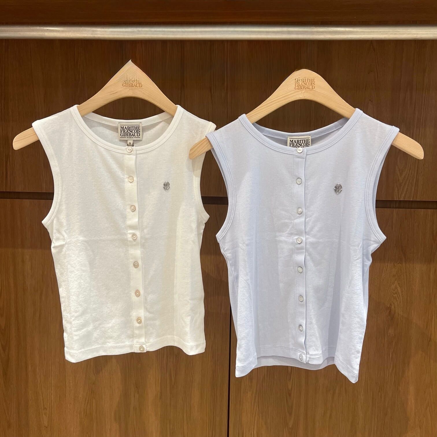 MARITHE FRANCOIS GIRBAUD (MFG)｜女生版 MFG46USV104 W BUTTON UP SLEEVELESS [2 colors]