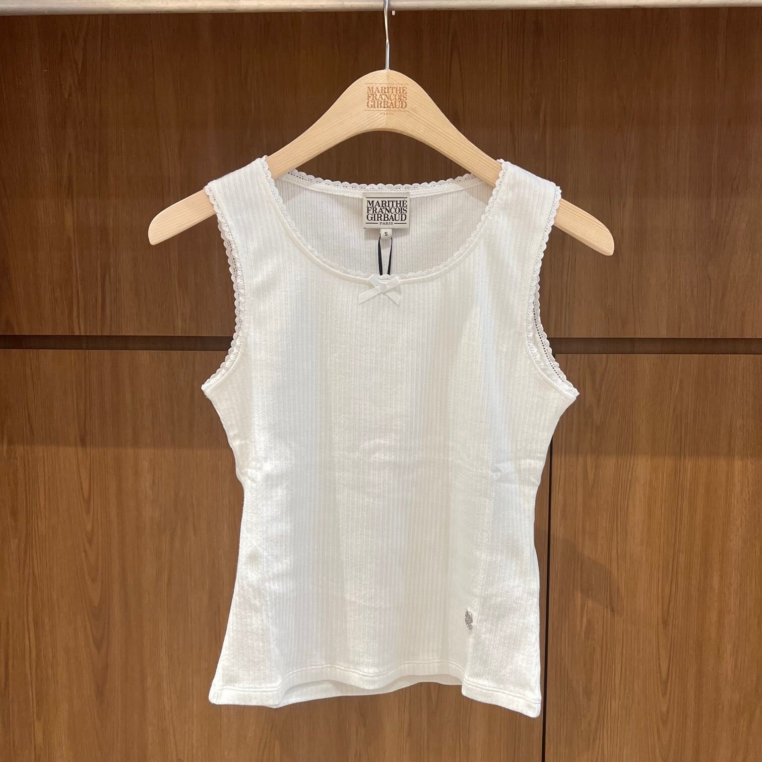 MARITHE FRANCOIS GIRBAUD (MFG)｜女生版 \超軟超舒服/ MFG46USV103 W LACE DETAIL SLEEVELESS [2 colors]