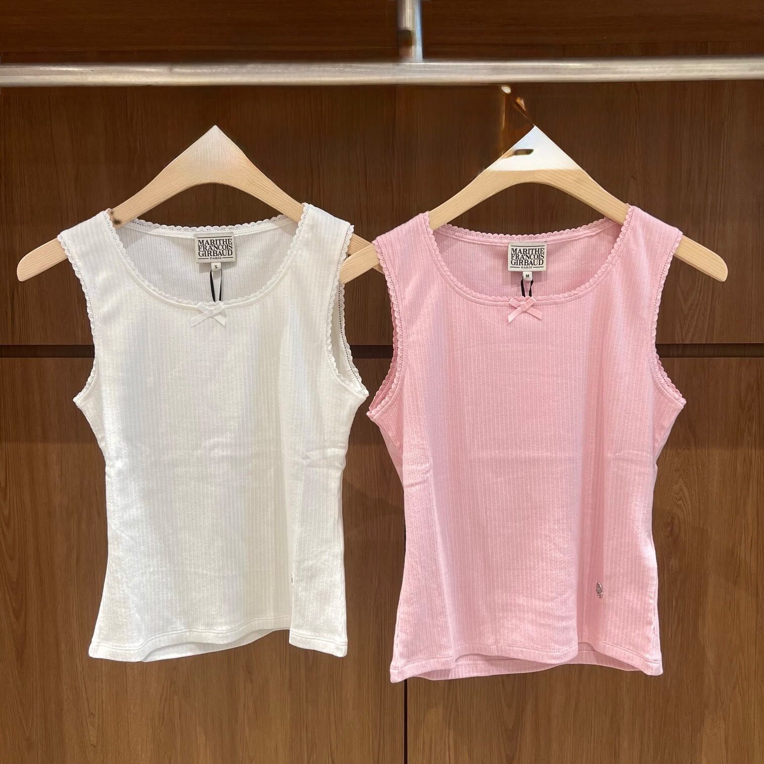 MARITHE FRANCOIS GIRBAUD (MFG)｜女生版 \超軟超舒服/ MFG46USV103 W LACE DETAIL SLEEVELESS [2 colors]