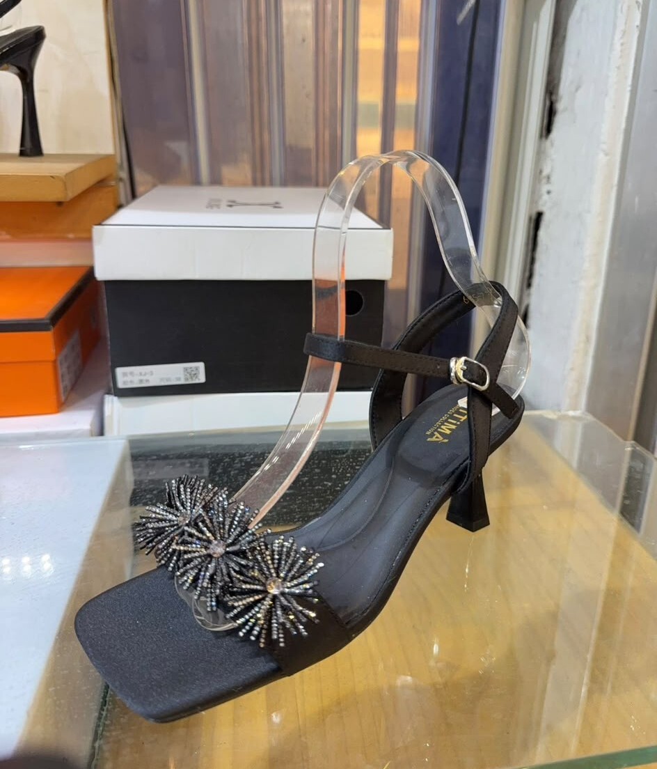 SD01  足碼 高踭 6cm Size : 225~245 $499
