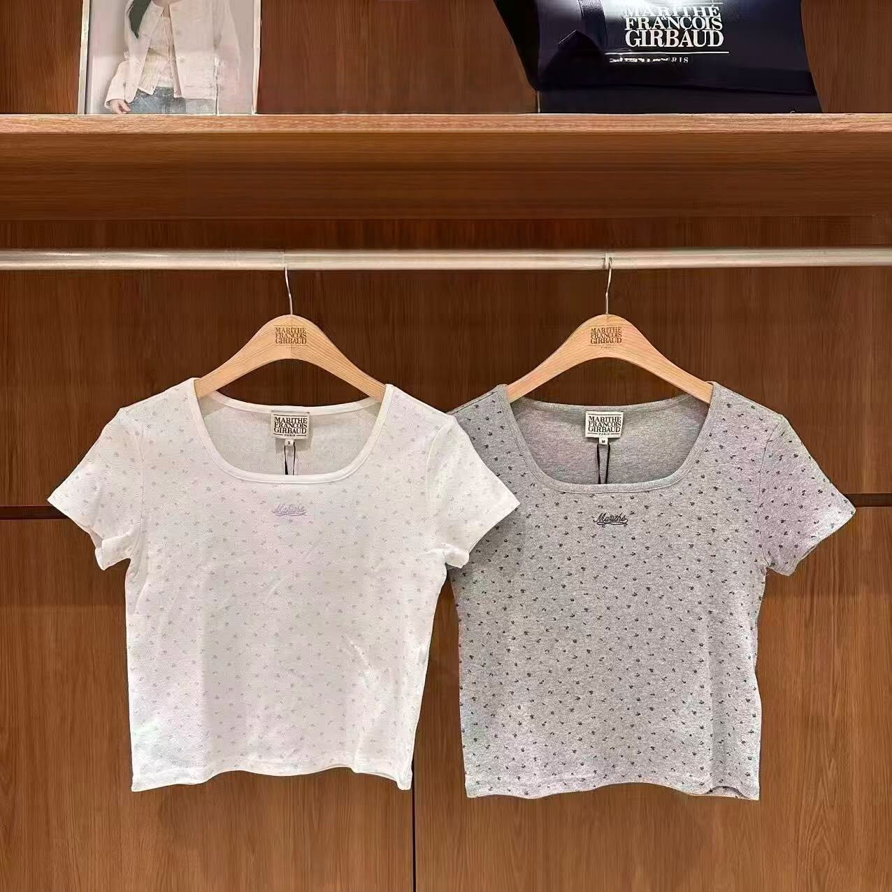 MARITHE FRANCOIS GIRBAUD (MFG)｜女生版 MFG46UTS114 W FLOWER SLIM CROP TEE [2 colors]